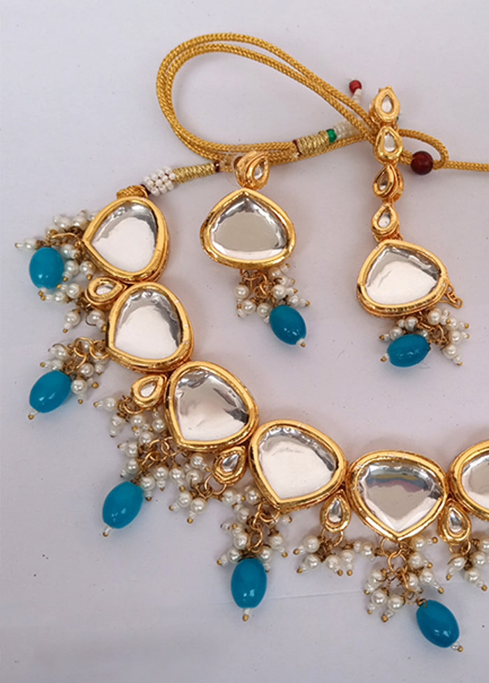 Kundan Studded Sky Blue Jewellery Set With Mangtika