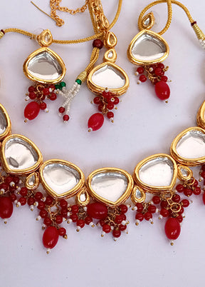 Kundan Studded Red Jewellery Set With Mangtika