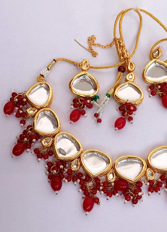 Kundan Studded Red Jewellery Set With Mangtika