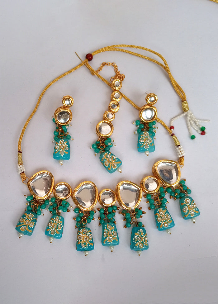 Kundan Studded Sky Blue Jewellery Set With Mangtika