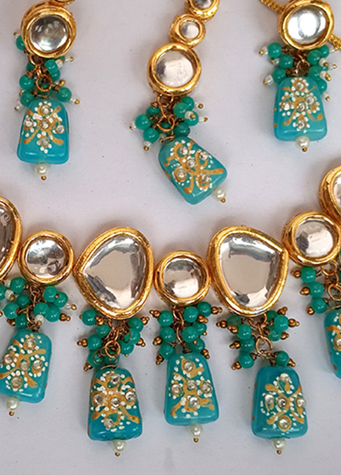 Kundan Studded Sky Blue Jewellery Set With Mangtika