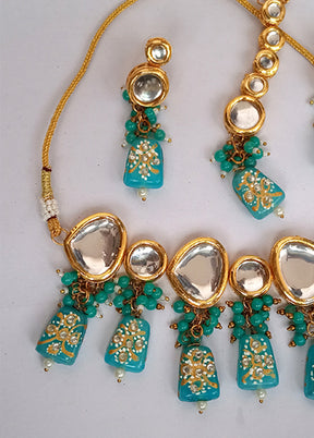 Kundan Studded Sky Blue Jewellery Set With Mangtika