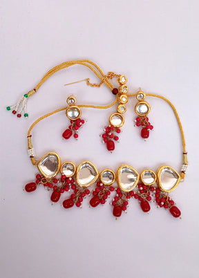 Kundan Studded Red Jewellery Set With Mangtika