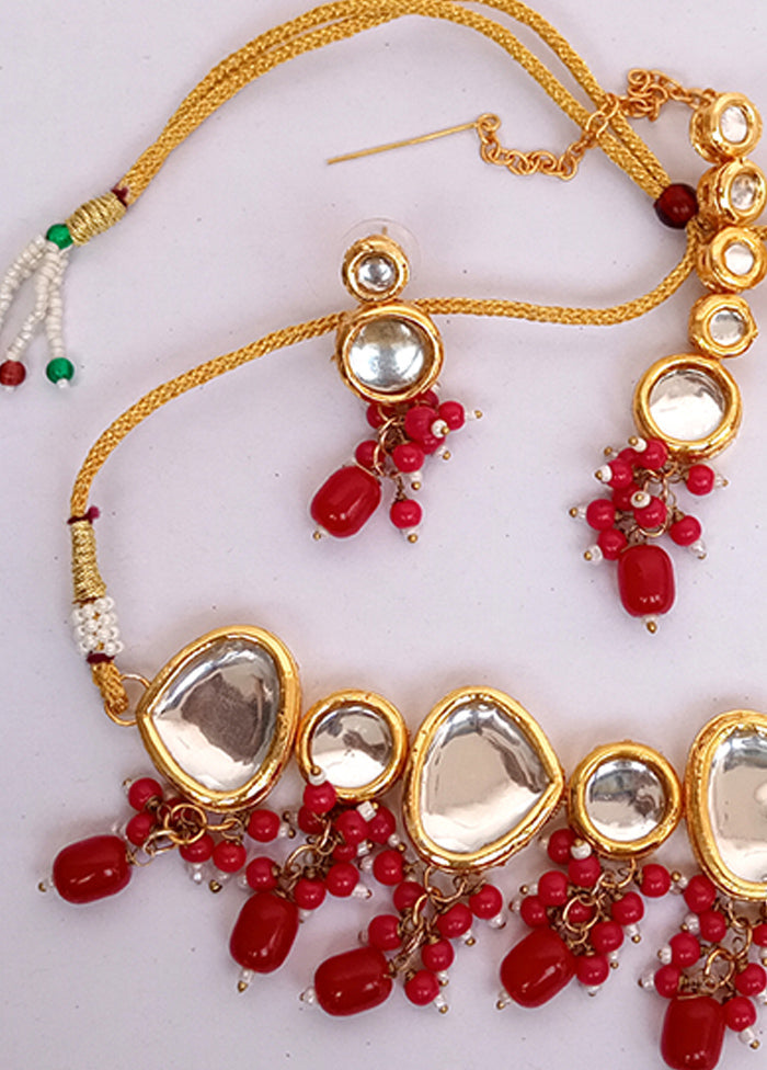 Kundan Studded Red Jewellery Set With Mangtika