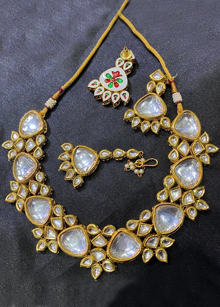 White Kundan Jewellery Set With Mangtika