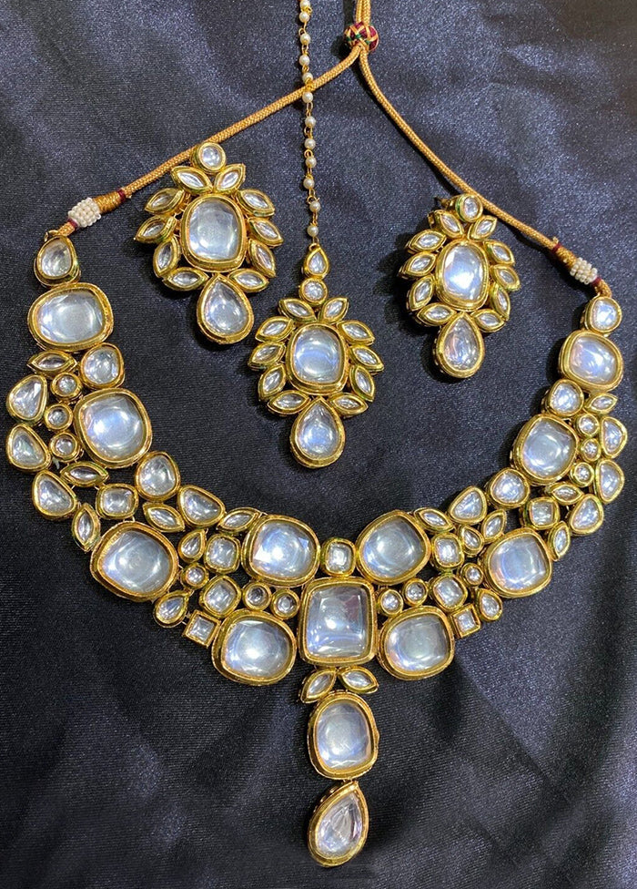 White Kundan Jewellery Set With Mangtika