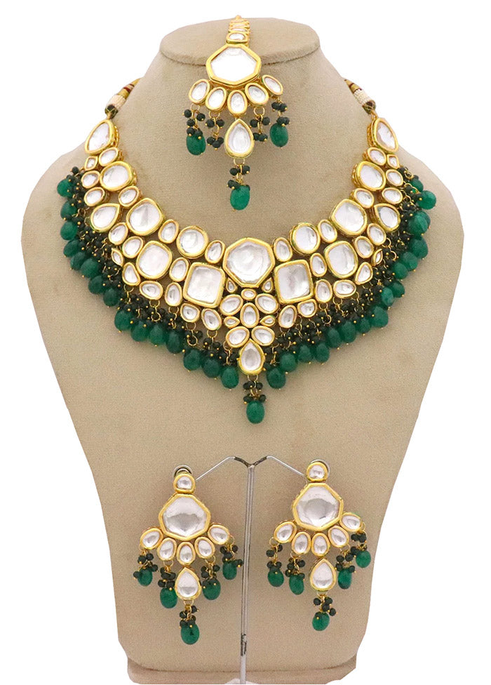 Emerald Green Kundan Jewellery Set With Mangtika