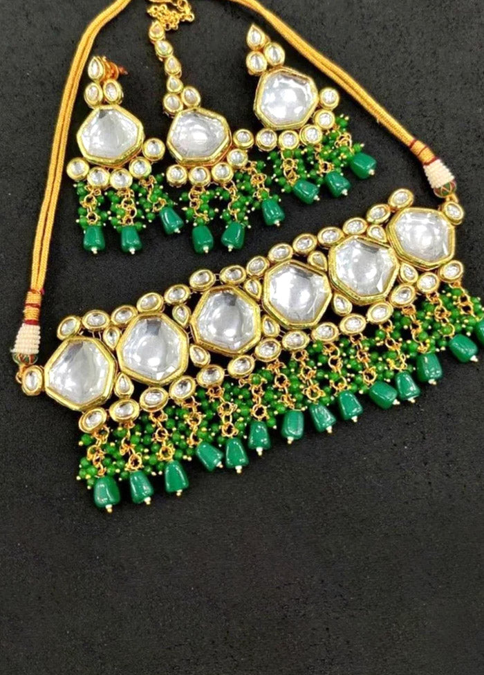 Green Kundan Jewellery Set With Mangtika