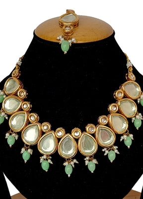 Light Green Kundan Jewellery Set With Mangtika