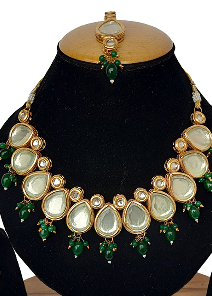 Emerald Green Kundan Jewellery Set With Mangtika