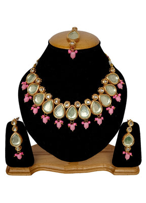 Pink Kundan Jewellery Set With Mangtika