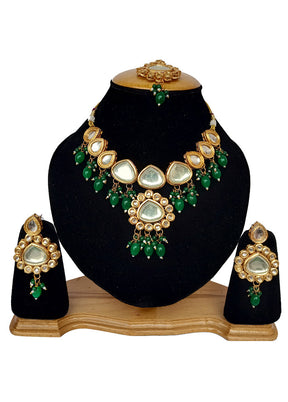 Green Kundan Jewellery Set With Mangtika