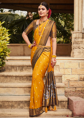 Gold Kanjivaram Silk Saree With Blouse Piece