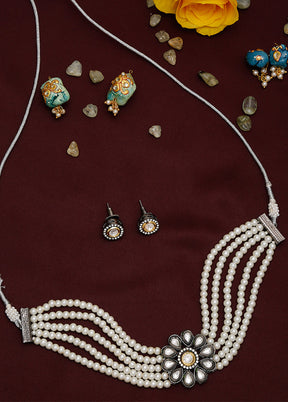 Silver Kundan And Pearl Choker Necklace Set With Studs