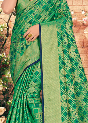 Dark Green Spun Silk Saree With Blouse Piece